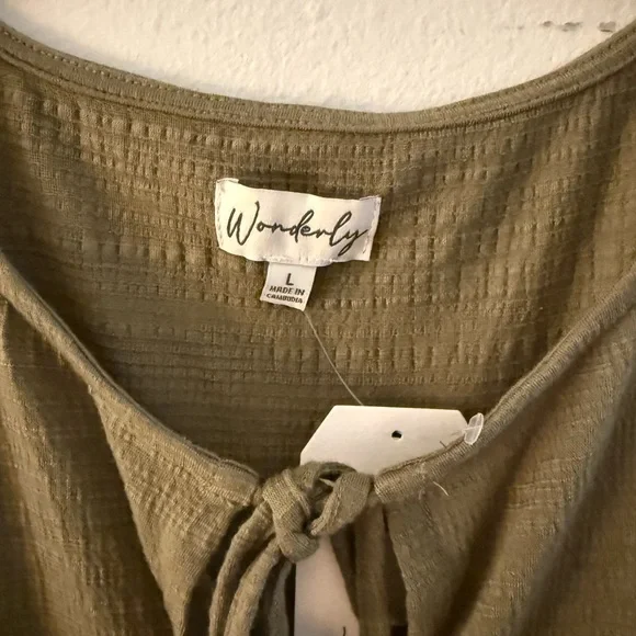 Wonderly Olive Textured Sleeveless Blouse - Picture 2 of 3